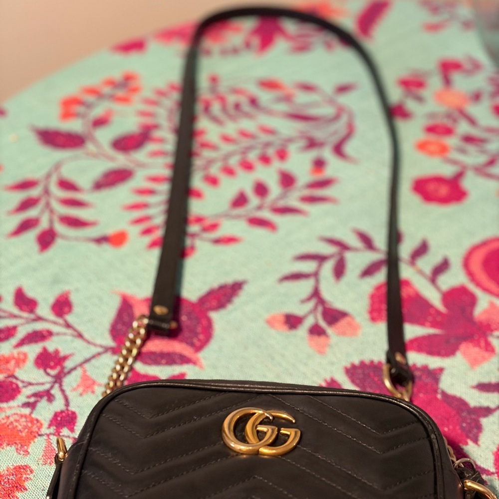 Black Gucci purse and matching gucci wallet used only a handful of times! - Picture 13 of 16